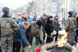 В Балакове прошла церемония возложения цветов к Обелиску памяти