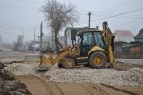 В Балакове улицу Гагарина засыпают щебнем